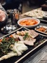 다가오는 꿀 정보 사당에 위치한 무쇠김치삼겹 맛집의 맛은 어떤가요?