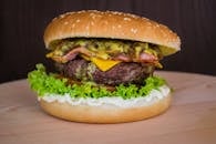 바로클릭 수제버거 맛집 치즈인더트랩의 주차장은 어디인가요?